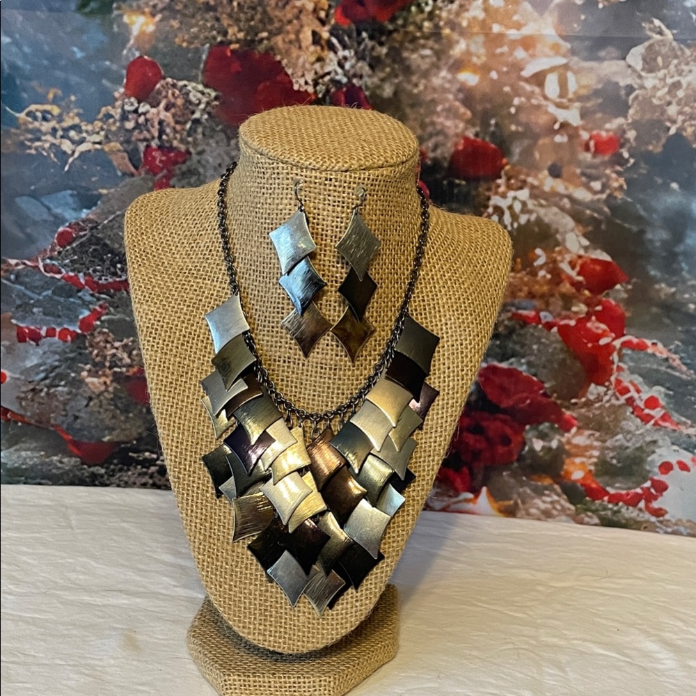 Vintage Style Metal Flake Bib 18+ Inch Necklace!
